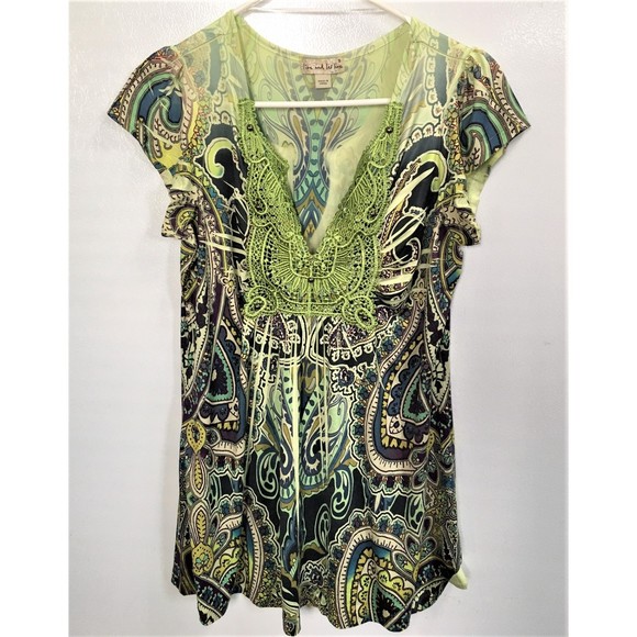 Live and Let Live Green Paisley Short Sleeve Women's SZ Small Top - Picture 1 of 10